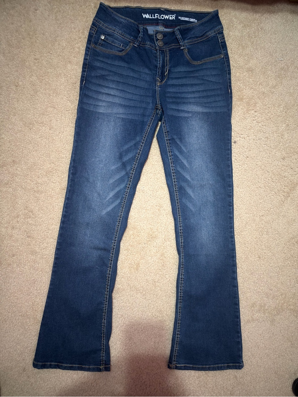 5 Short Wallflower Lucious Curvy Fit Jeans